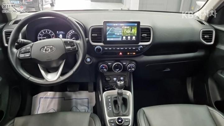 Hyundai Venue Gasoline 1.6 Modern 8