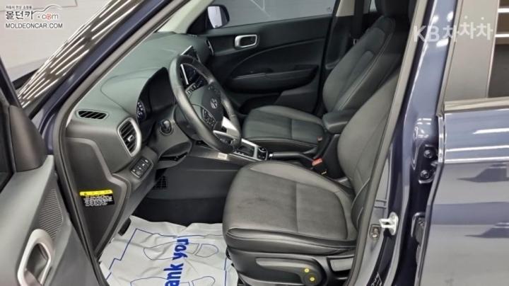 Hyundai Venue Gasoline 1.6 Modern 10