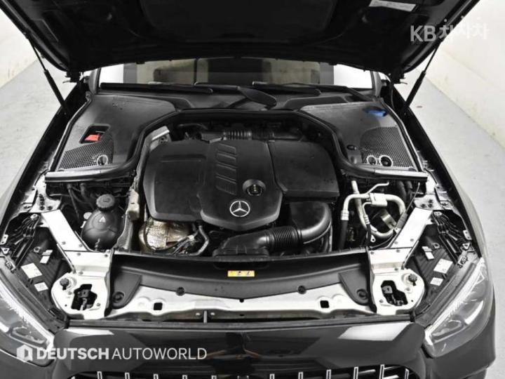 Mercedes-Benz E-Class W213 E220d COUPE 7