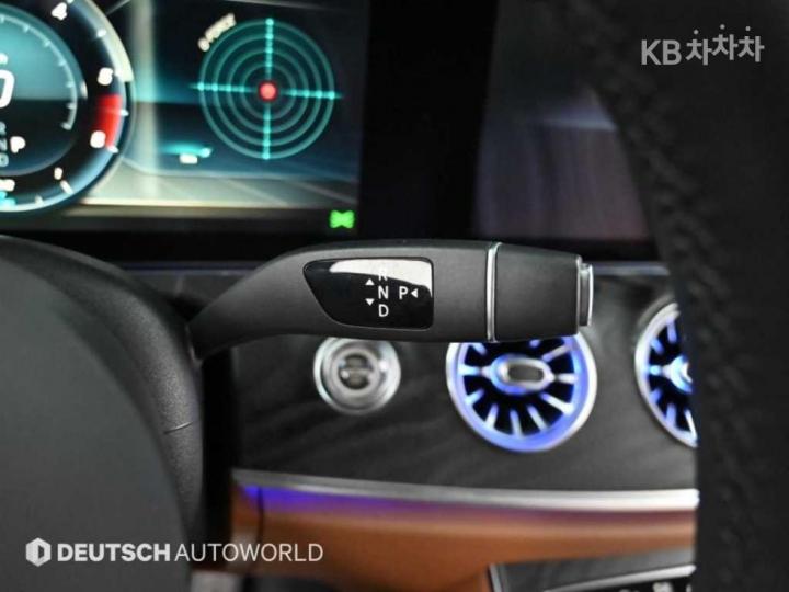 Mercedes-Benz E-Class W213 E220d COUPE 10