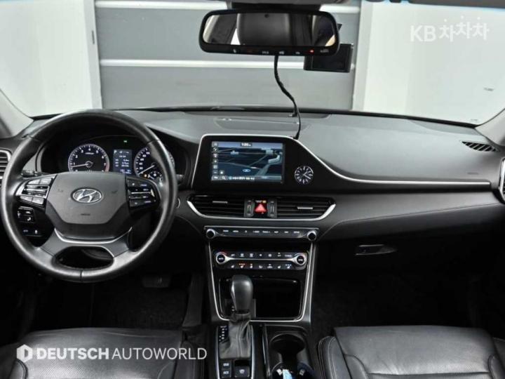 Hyundai Grandeur IG 2.4 Premium Base Type 8