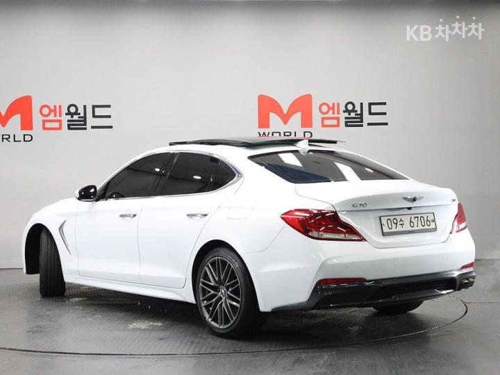 Genesis G70 2.0T Supreme 4