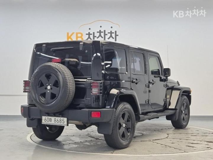 Jeep Wrangler 2.8 Black Edition JK 4