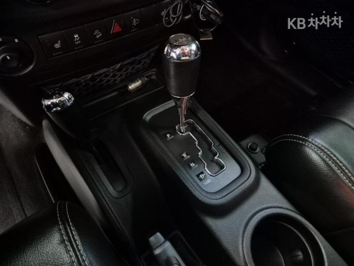 Jeep Wrangler 2.8 Black Edition JK 8