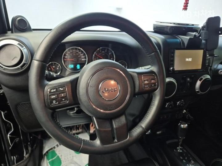 Jeep Wrangler 2.8 Black Edition JK 9