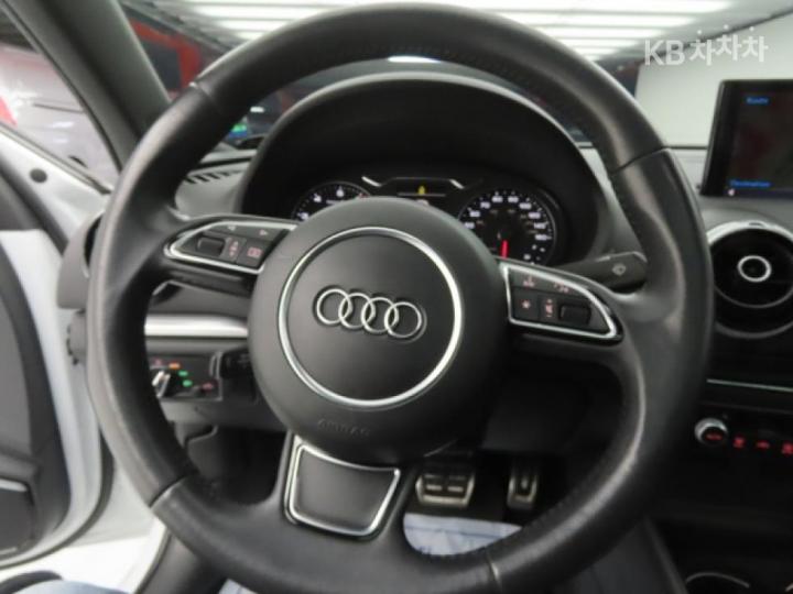 Audi A3 NEW 35 TFSI Dynamic 8V 9