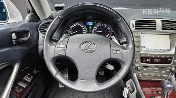 Lexus IS 250 Premium XE20 2005-2013 7