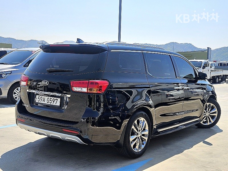 2017 - kia carnival