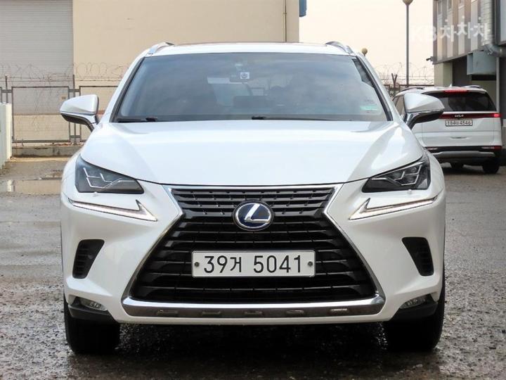 Lexus NX 300h Supreme