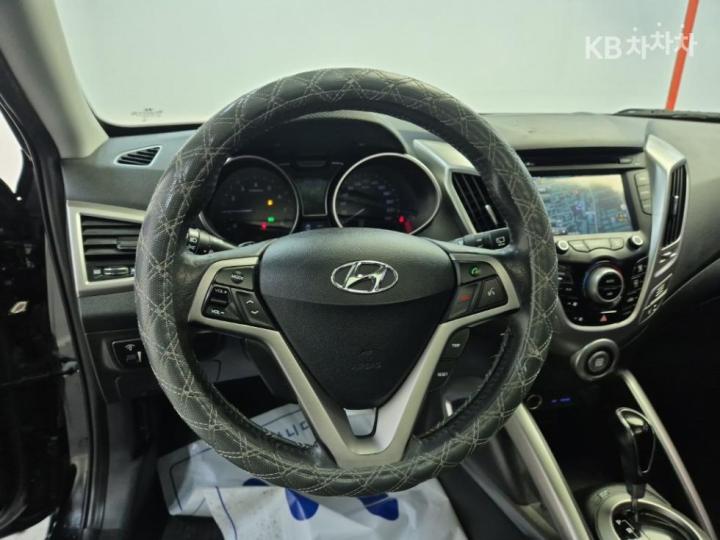 Hyundai Veloster Extreme 10