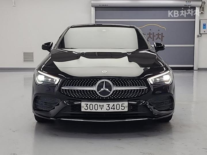 Mercedes-Benz CLA-Class CLA250 4Matic AMG Line 3