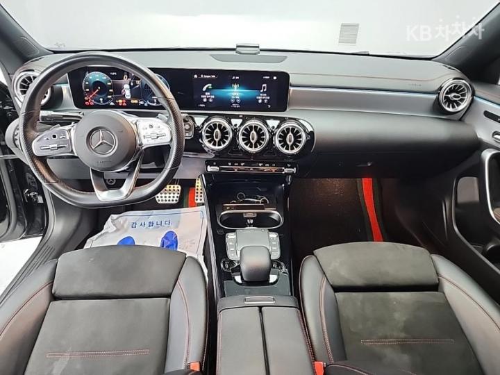 Mercedes-Benz CLA-Class CLA250 4Matic AMG Line 8