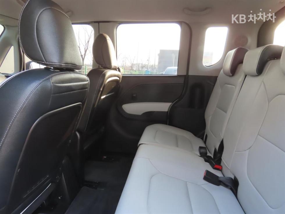 2023 - kia kia