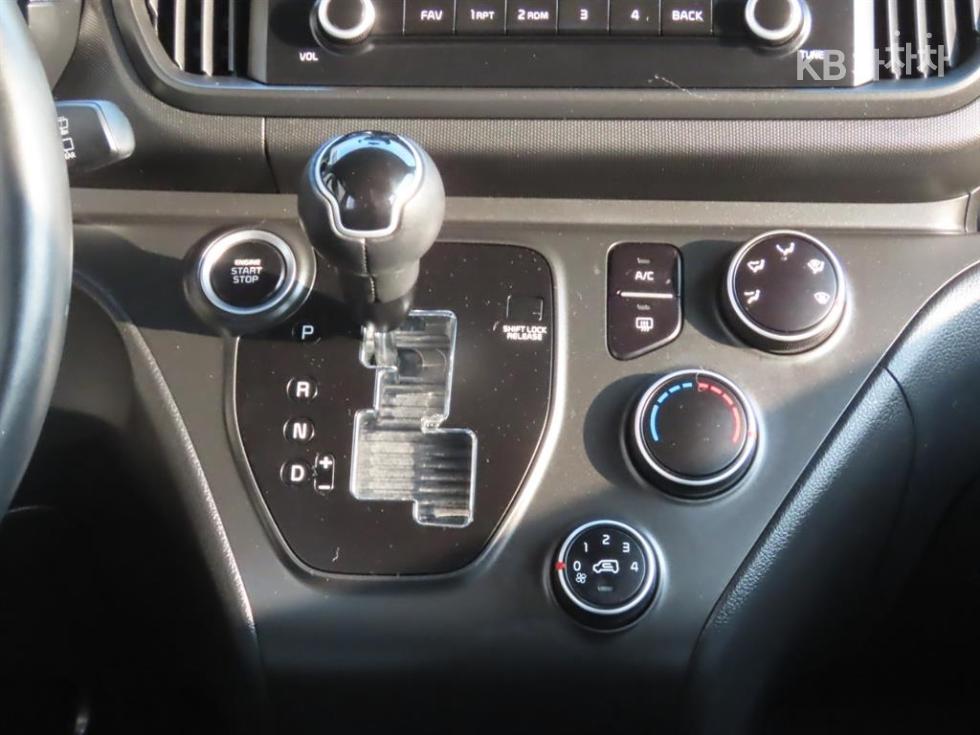 2023 - kia kia