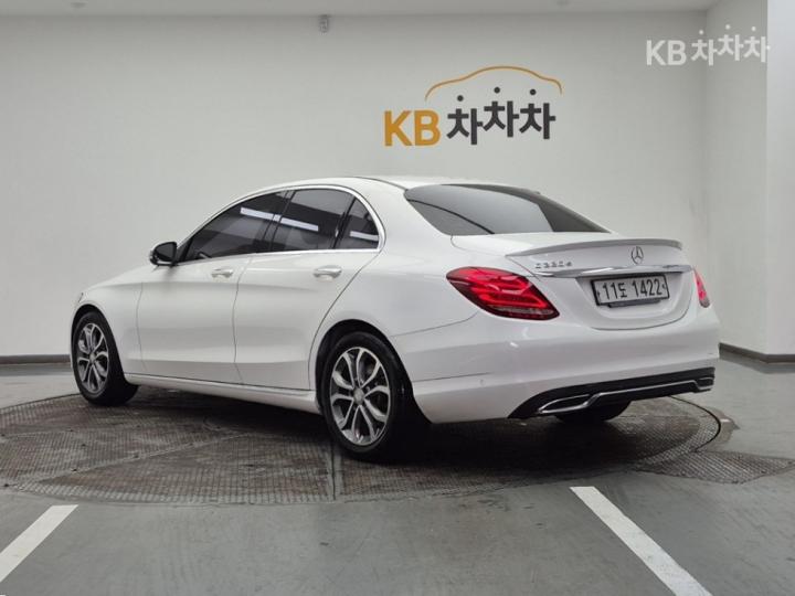 Mercedes-Benz C-Class C220d Avantgarde W205 4