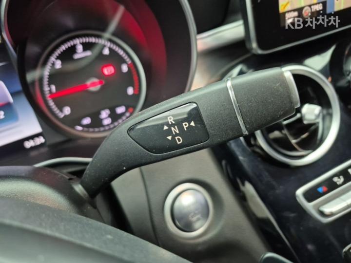 Mercedes-Benz C-Class C220d Avantgarde W205 9