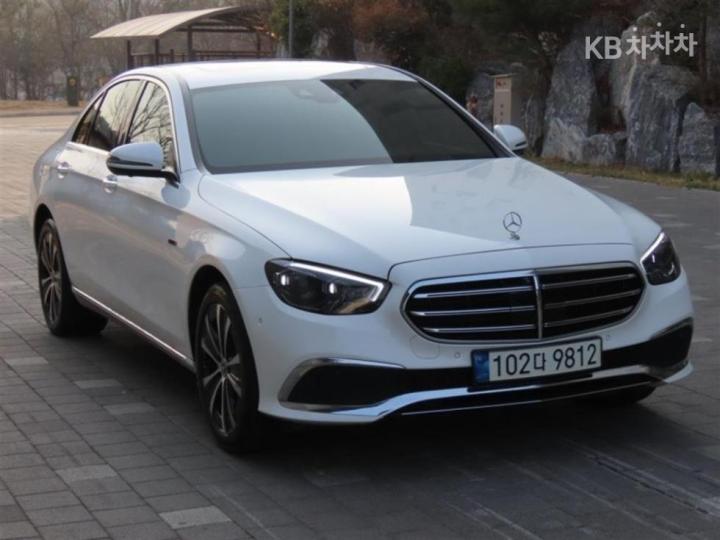 Mercedes-Benz E-Class W213 E300e 4MATIC Exclusive 3