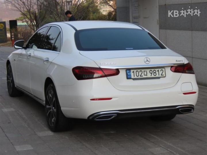 Mercedes-Benz E-Class W213 E300e 4MATIC Exclusive 5