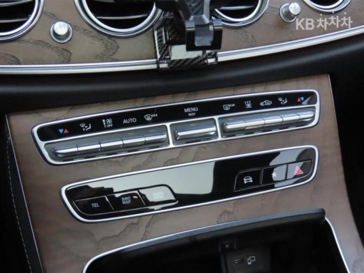 Mercedes-Benz E-Class W213 E300e 4MATIC Exclusive 8