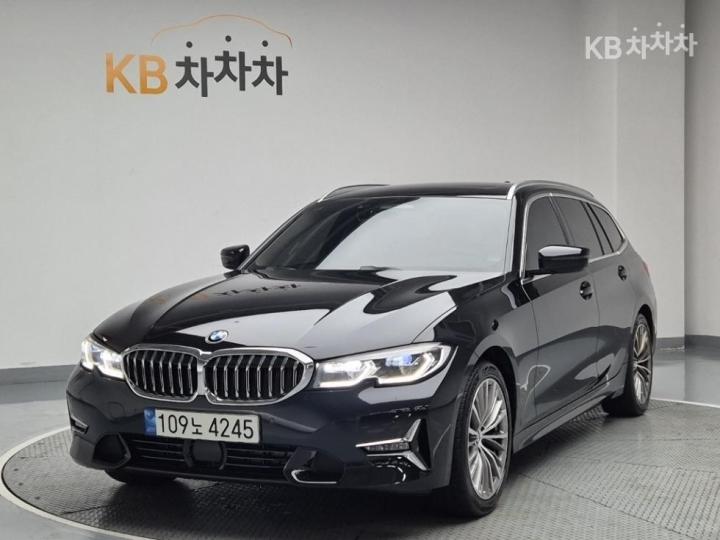 BMW 3 Series New 320i Touring 2