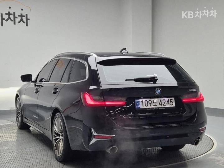 BMW 3 Series New 320i Touring 3