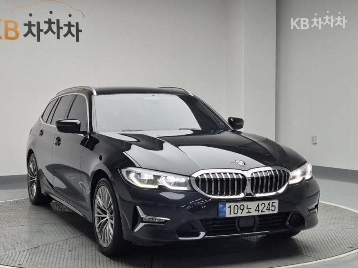 BMW 3 Series New 320i Touring 5