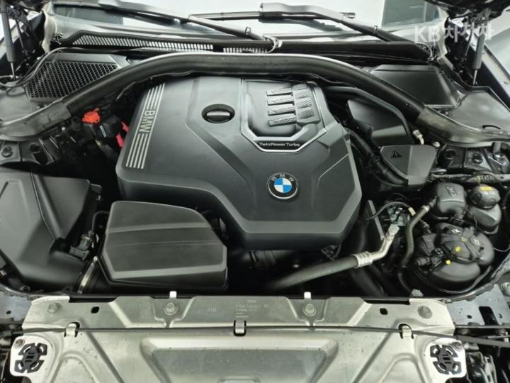 BMW 3 Series New 320i Touring 6