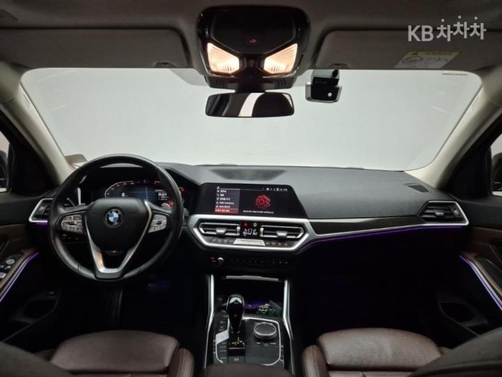 BMW 3 Series New 320i Touring 8