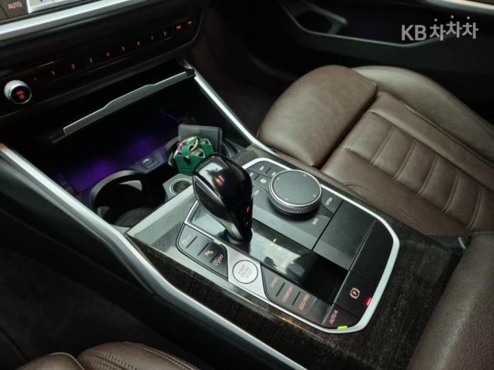 BMW 3 Series New 320i Touring 9