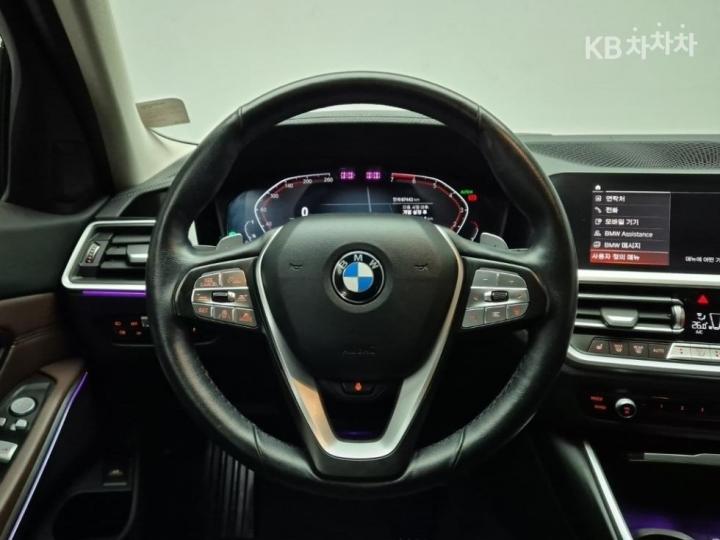 BMW 3 Series New 320i Touring 10