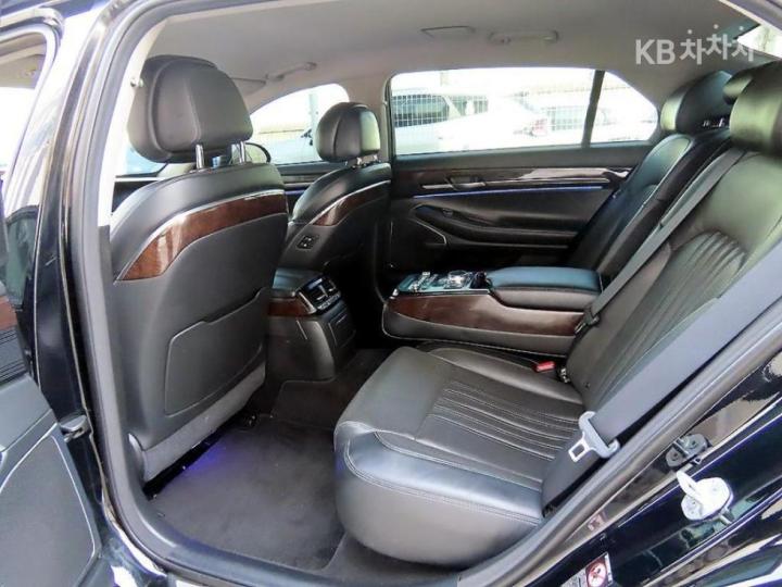 Genesis EQ900 3.8 GDI AWD Luxury 9