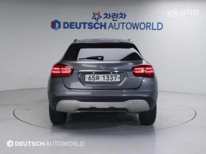 Mercedes-Benz GLA-Class X156 GLA220 Base Type 5