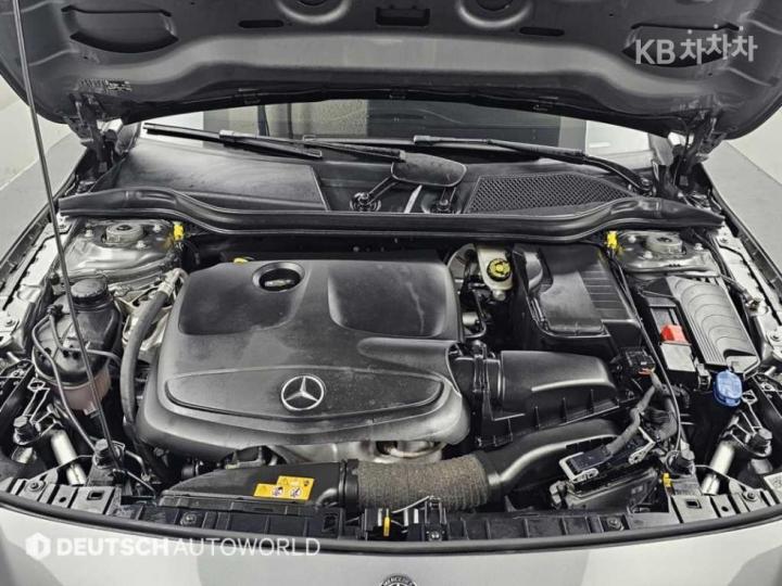 Mercedes-Benz GLA-Class X156 GLA220 Base Type 7