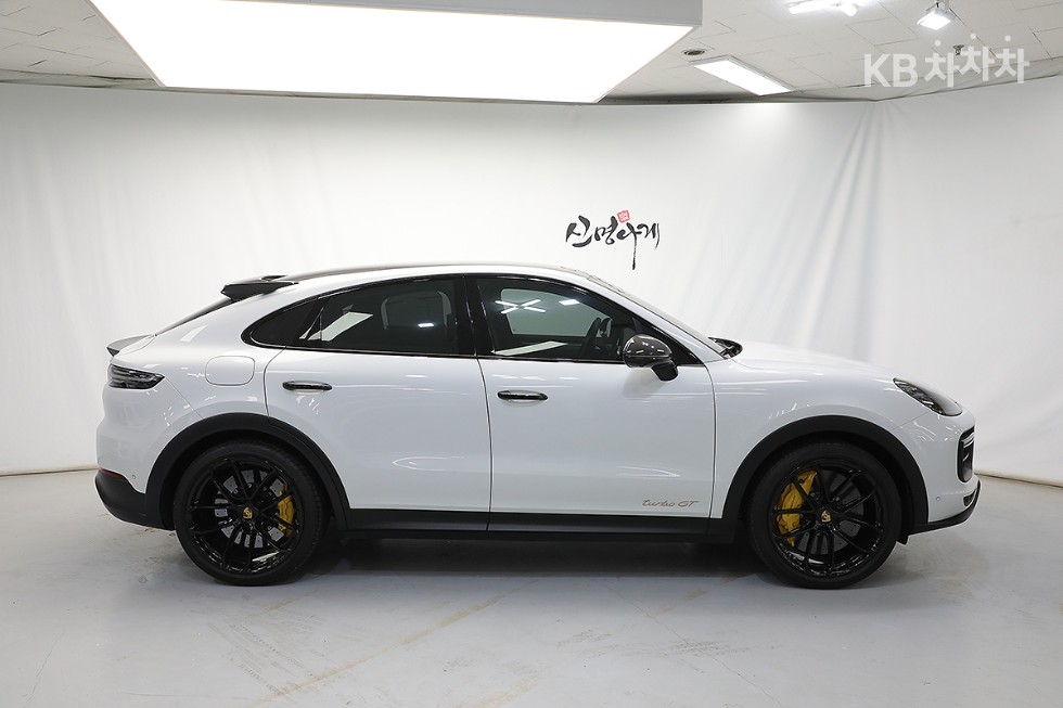 2023 Porsche (9Y0) photo