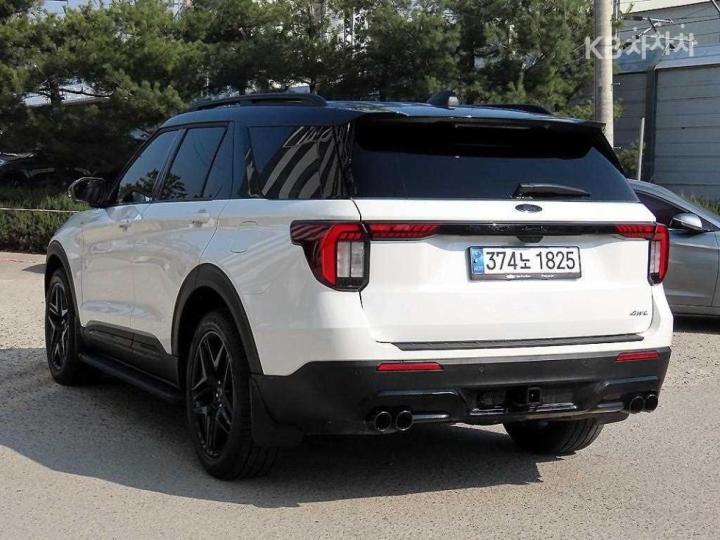Ford Explorer Gasoline Turbo 2.3 AWD ST-Line 4
