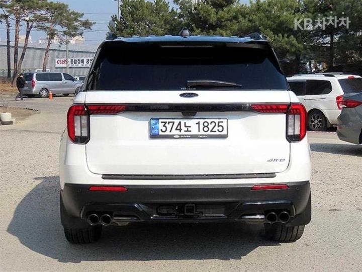 Ford Explorer Gasoline Turbo 2.3 AWD ST-Line 5