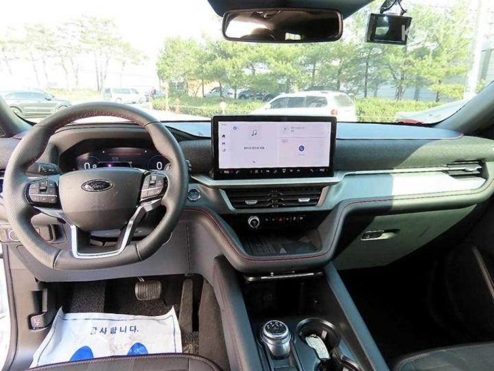 Ford Explorer Gasoline Turbo 2.3 AWD ST-Line 8