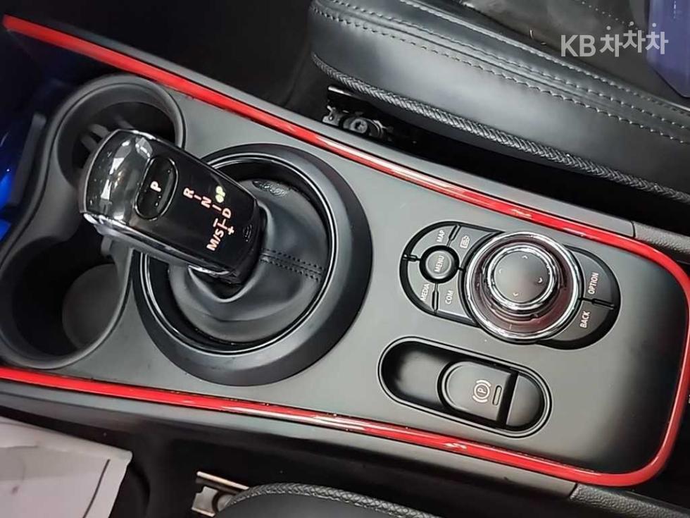 2022 MINI (F60) photo