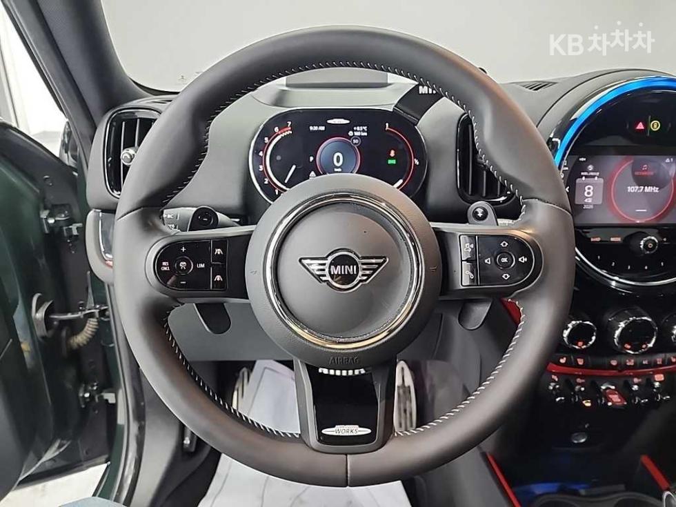 2022 MINI (F60) photo