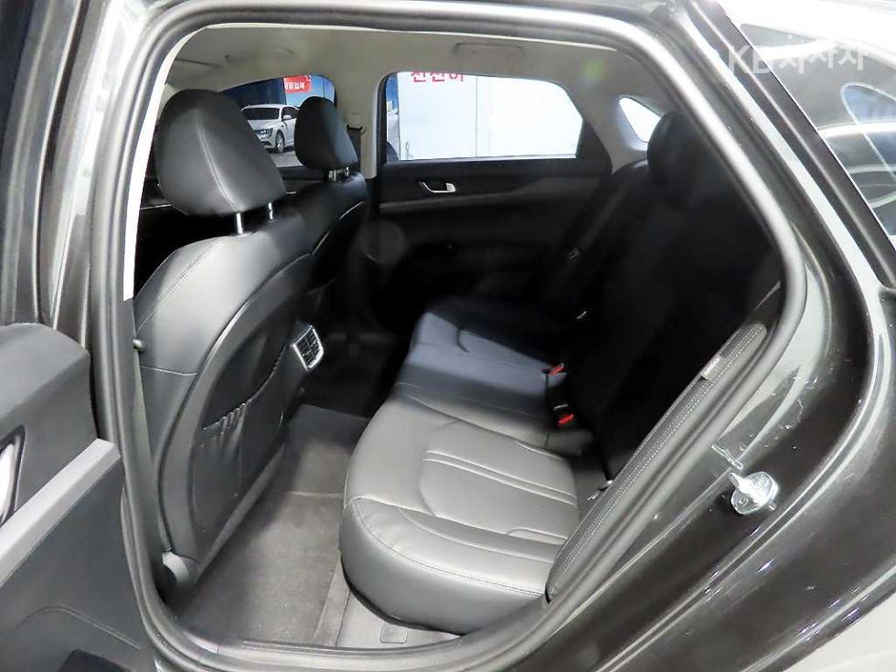 2021 - kia k5