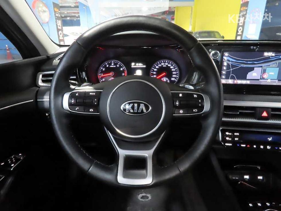 2021 - kia k5