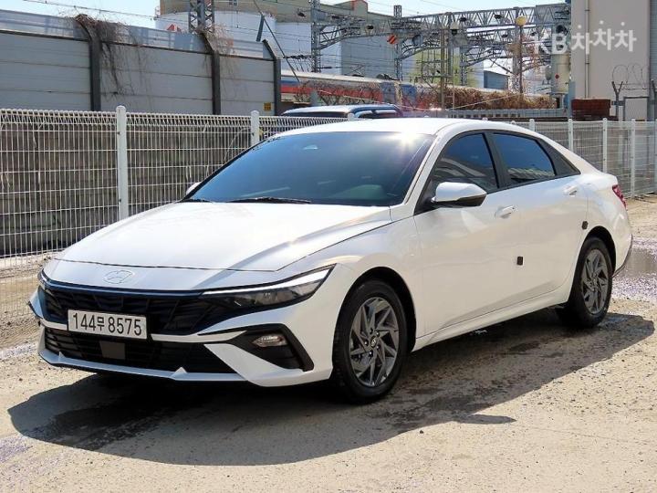 Hyundai Avante CN7 1.6 Gasoline Modern — фото 2