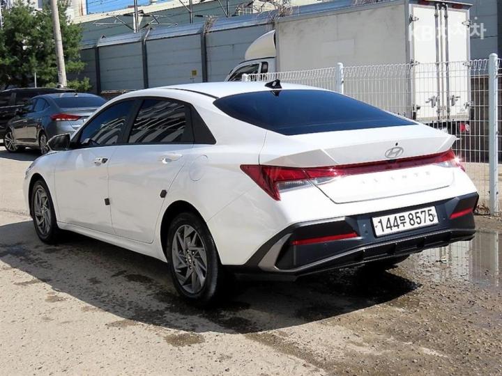 Hyundai Avante CN7 1.6 Gasoline Modern — фото 3