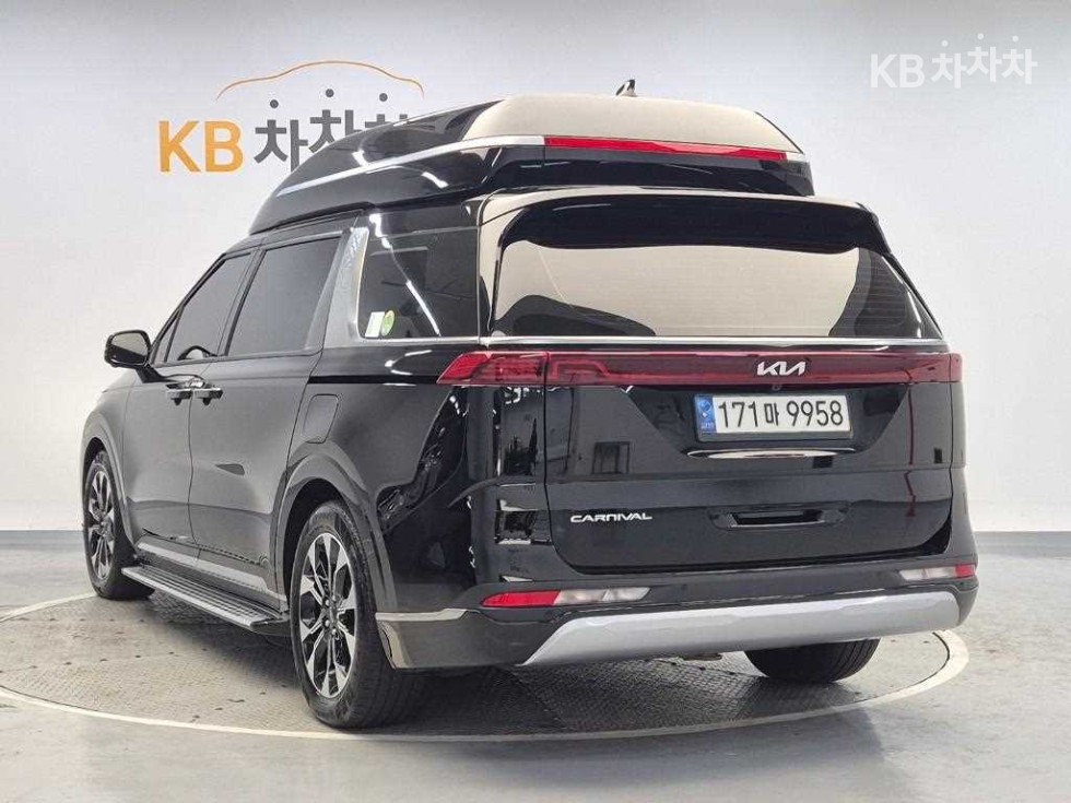 2022 - kia carnival
