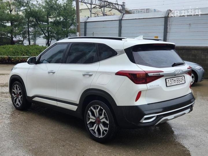 Kia Seltos 1.6 Gasoline Turbo 2WD Signature — фото 3