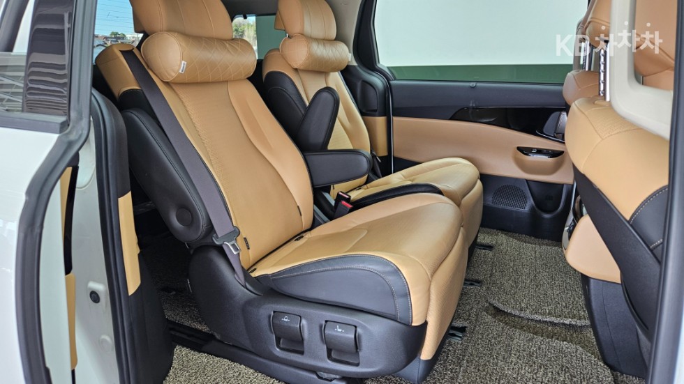 2021 - kia carnival
