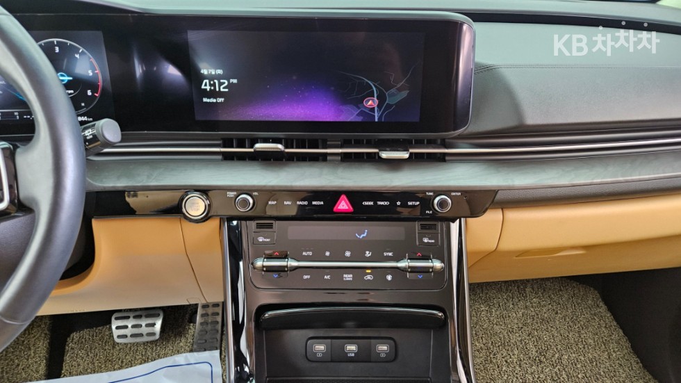 2021 - kia carnival