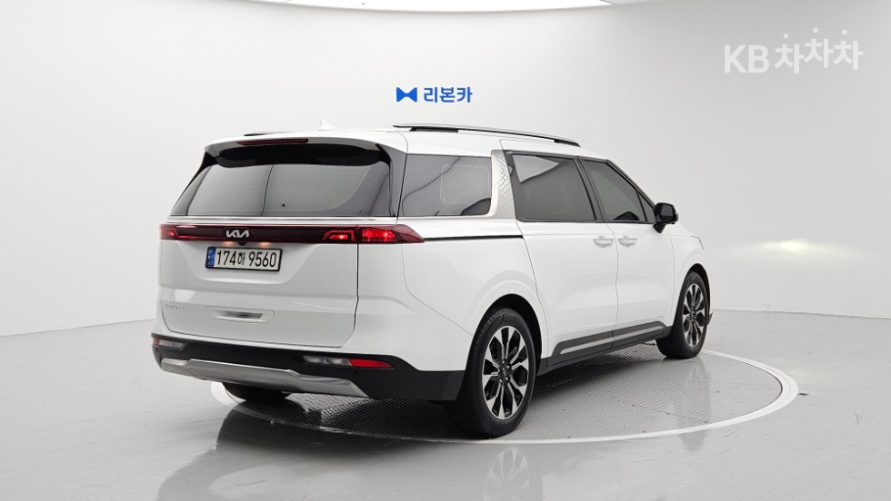 2023 - kia carnival