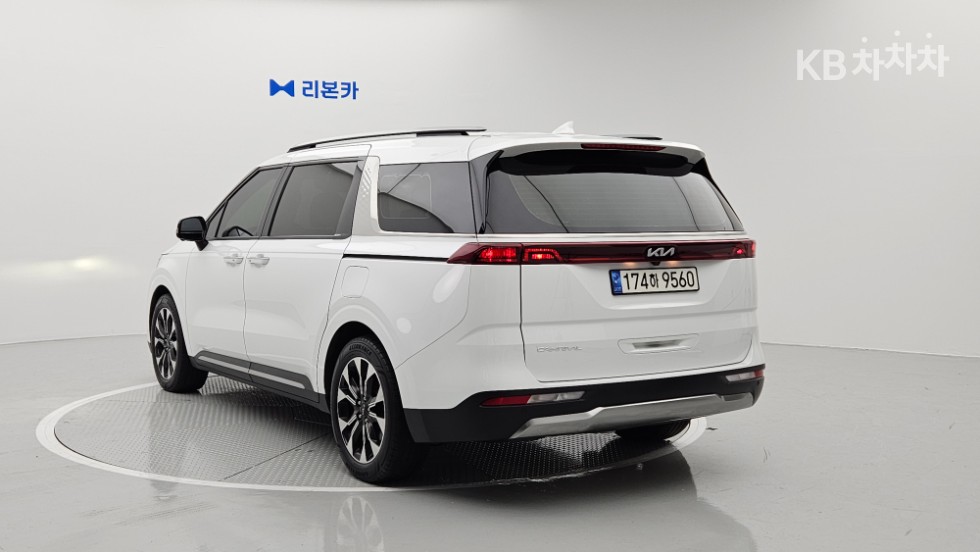 2023 - kia carnival