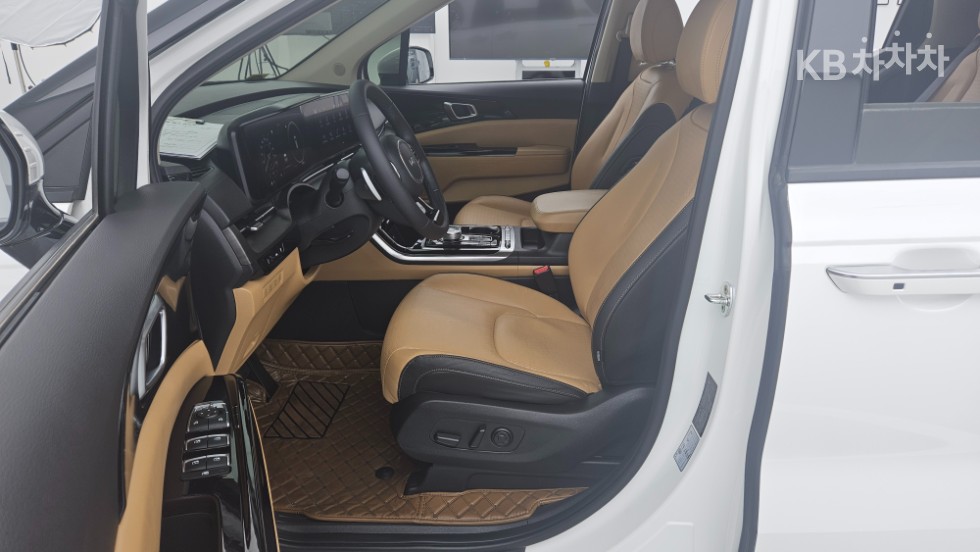 2023 - kia carnival